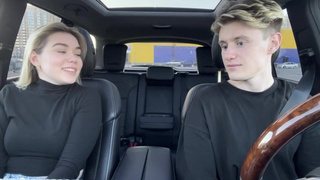 Покажешь мне свои сиськи за деньги? Отсоси, я не даю бесплатного такси.